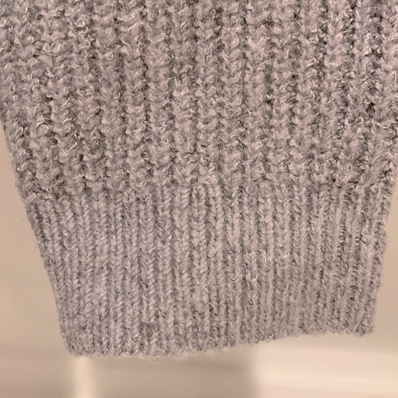 Woman’s sweater.#178 - Picture 8 of 11